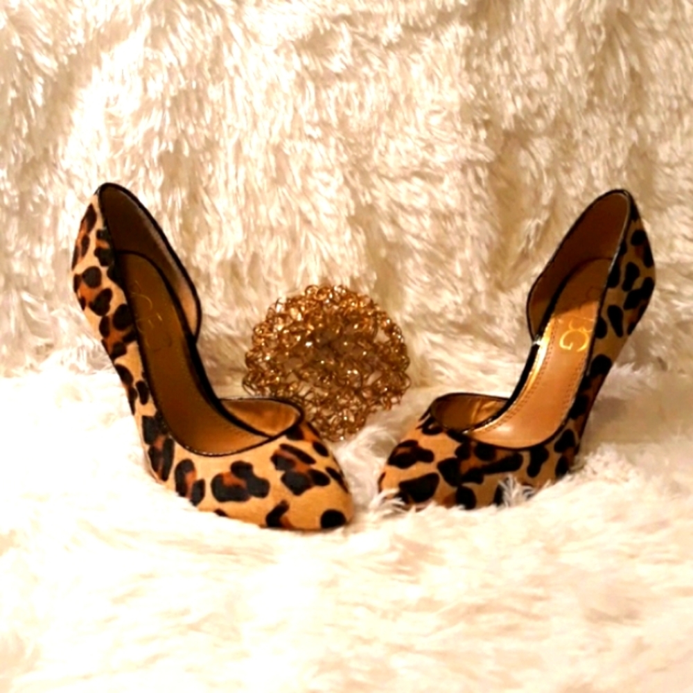 BCBG PARIS LEOPARD HEELS